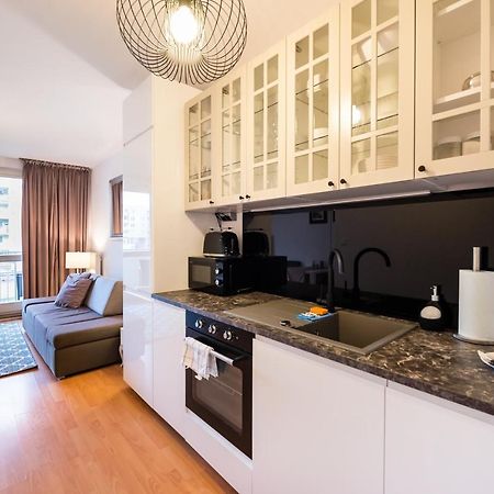 Metro Kondratowicza Velvet Apartment وارسو المظهر الخارجي الصورة