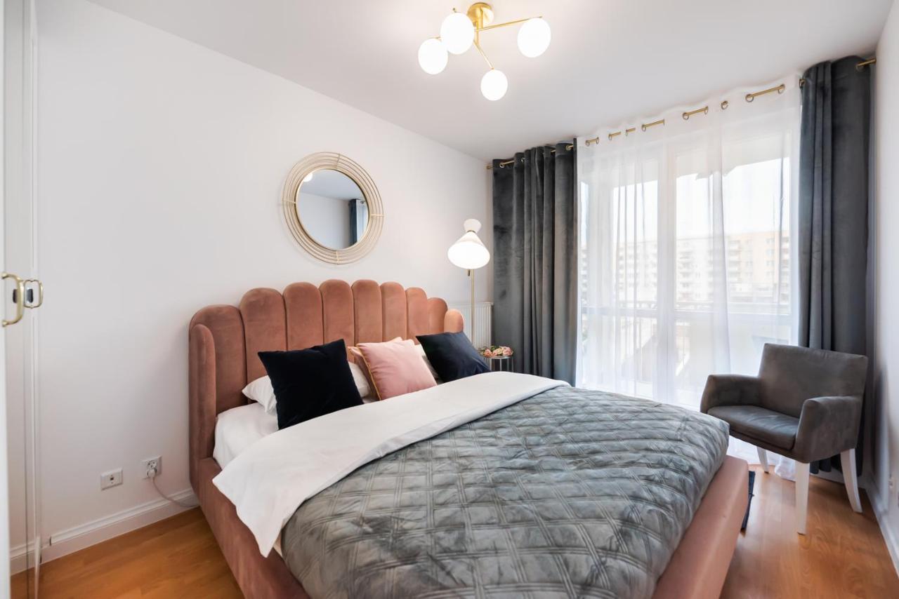 Metro Kondratowicza Velvet Apartment وارسو المظهر الخارجي الصورة