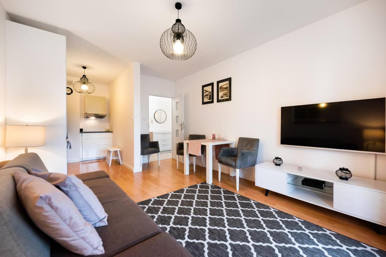 Metro Kondratowicza Velvet Apartment وارسو المظهر الخارجي الصورة