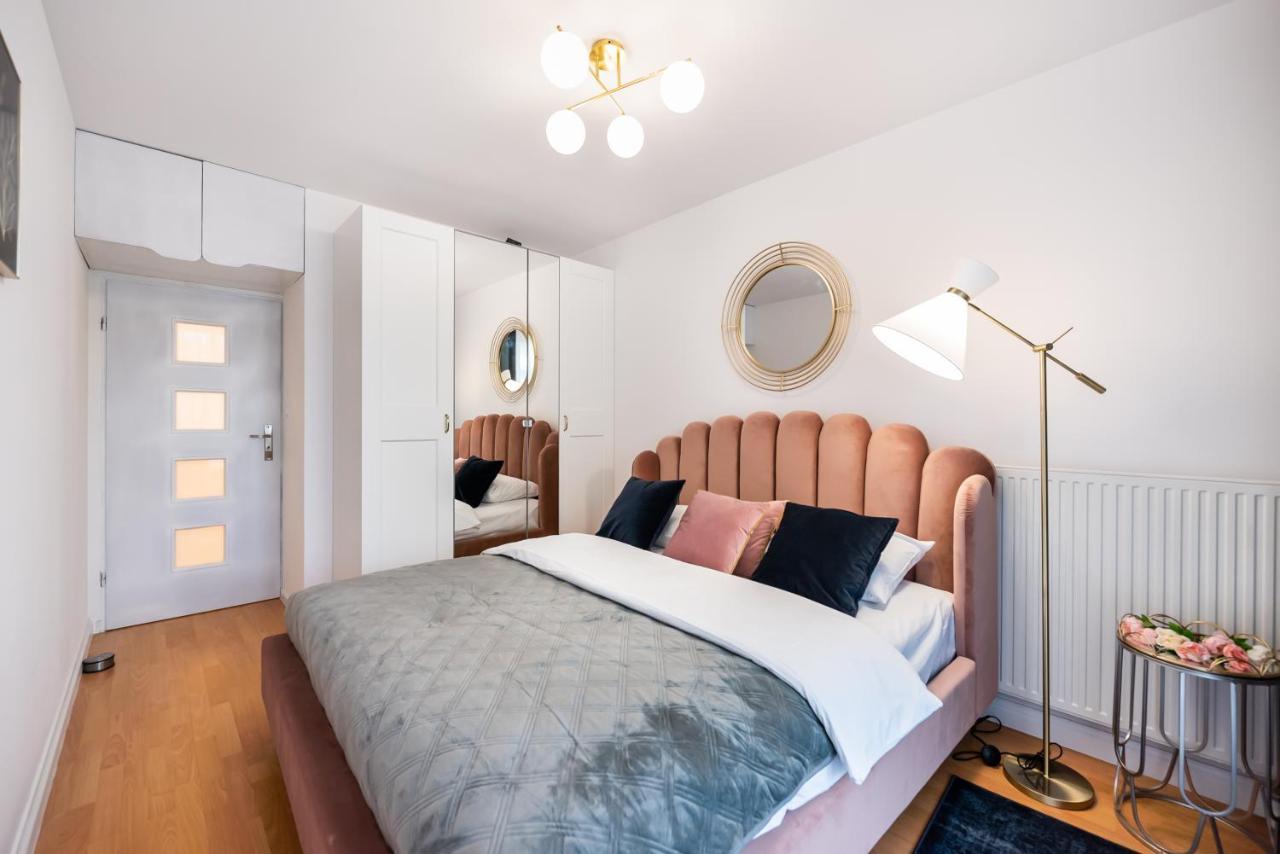 Metro Kondratowicza Velvet Apartment وارسو المظهر الخارجي الصورة