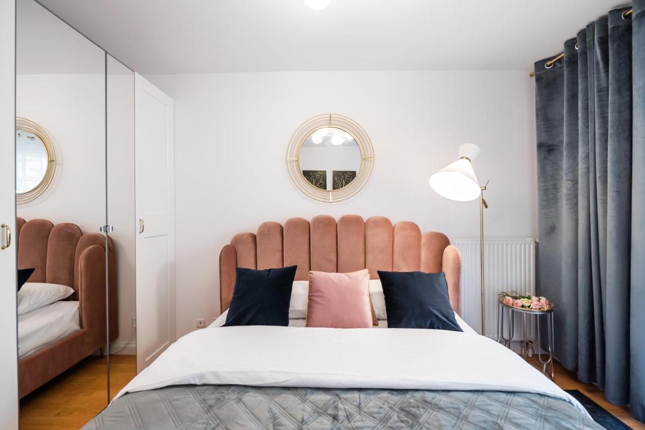 Metro Kondratowicza Velvet Apartment وارسو المظهر الخارجي الصورة