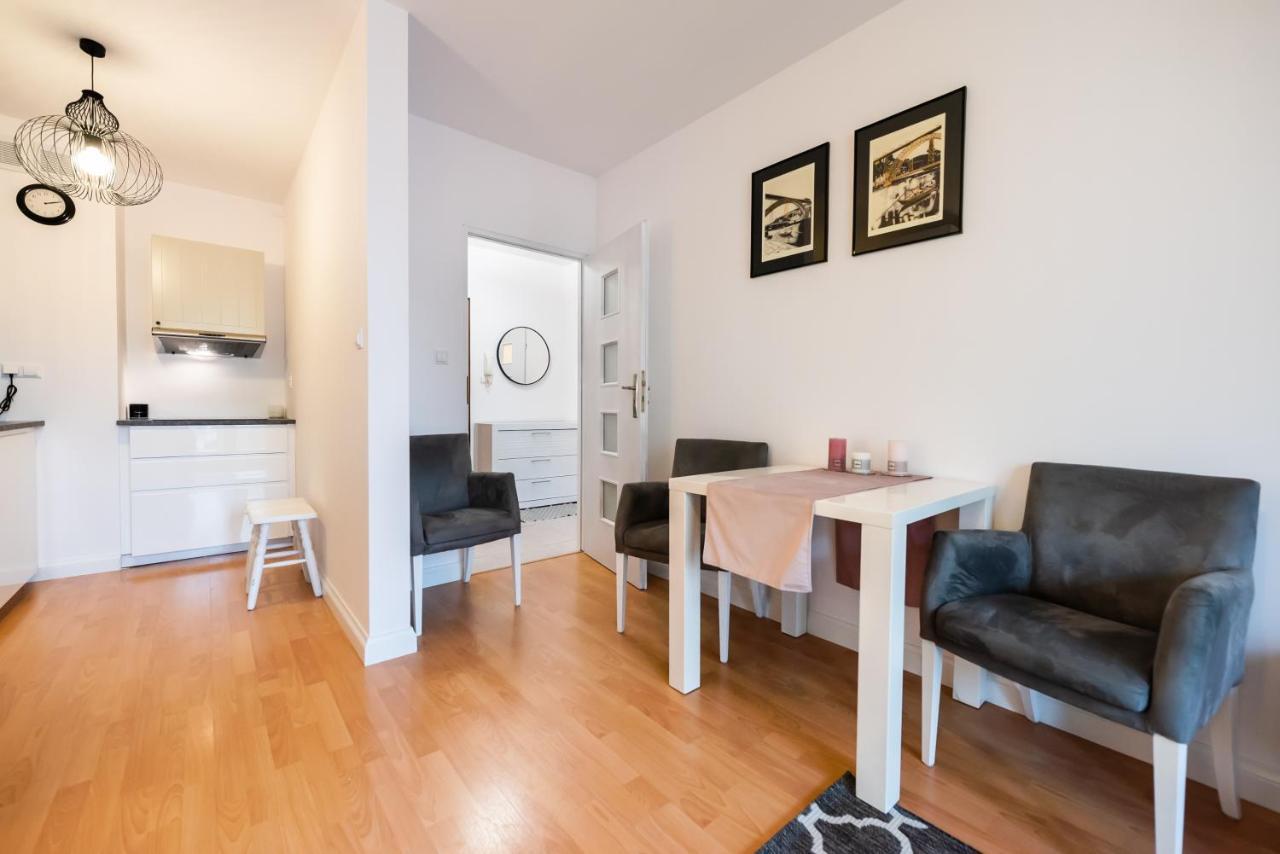 Metro Kondratowicza Velvet Apartment وارسو المظهر الخارجي الصورة